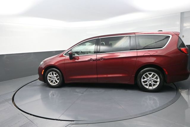 Used 2022 Chrysler Voyager LX FWD image 82