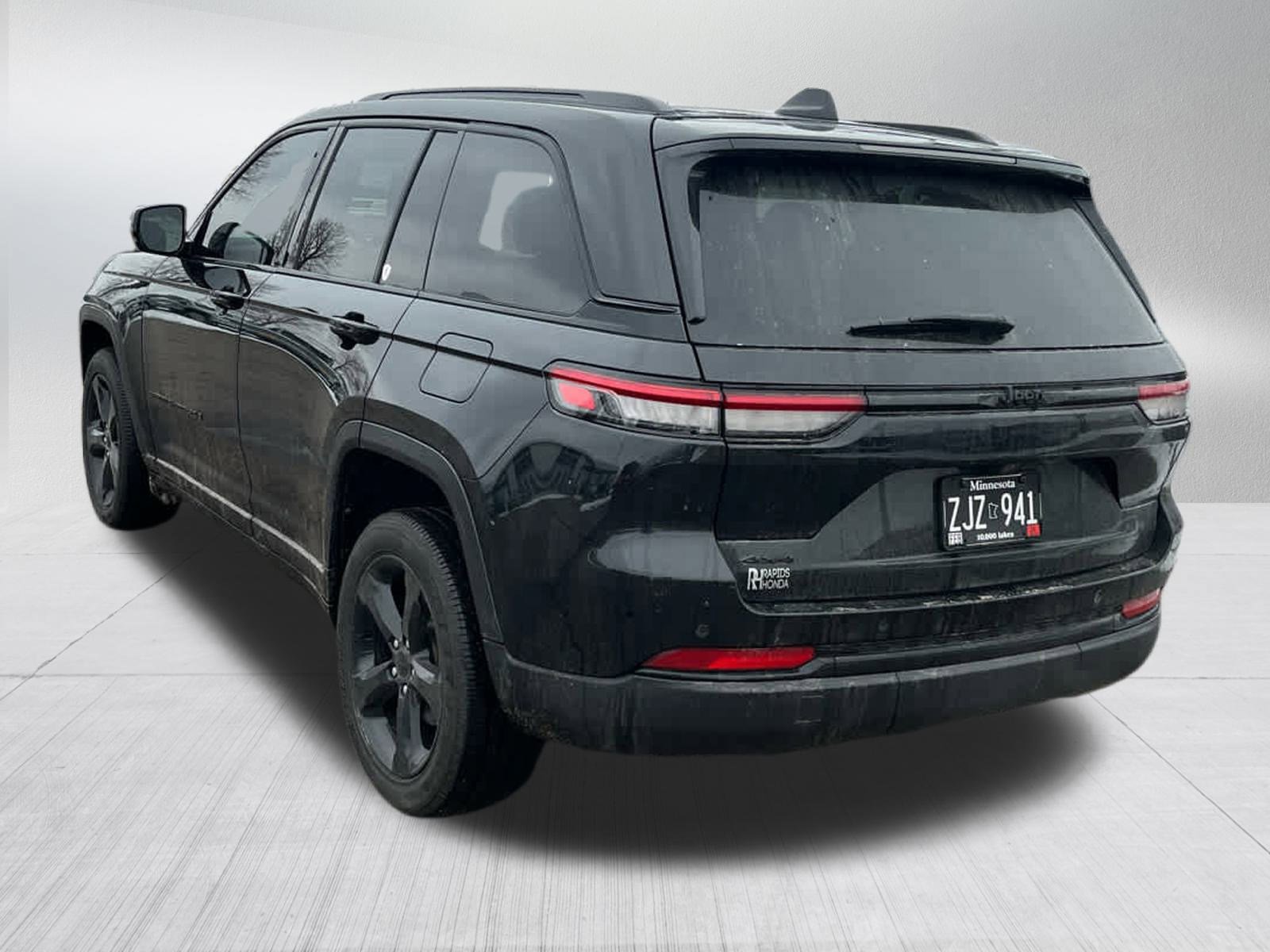 Used 2023 Jeep Grand Cherokee Altitude image 5