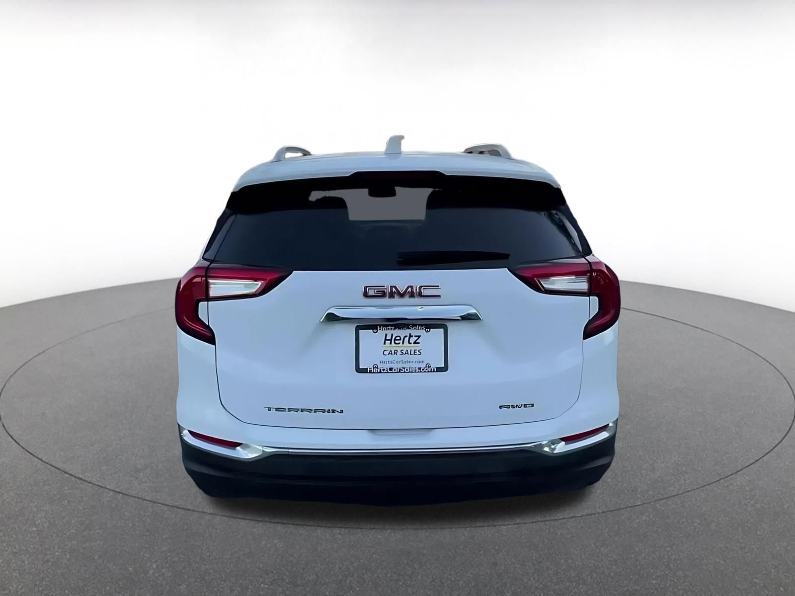 Used 2024 GMC Terrain SLT image 14