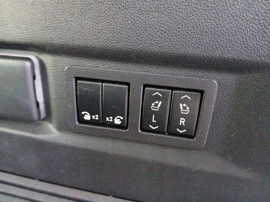 Used 2021 Chevrolet Tahoe High Country image 29