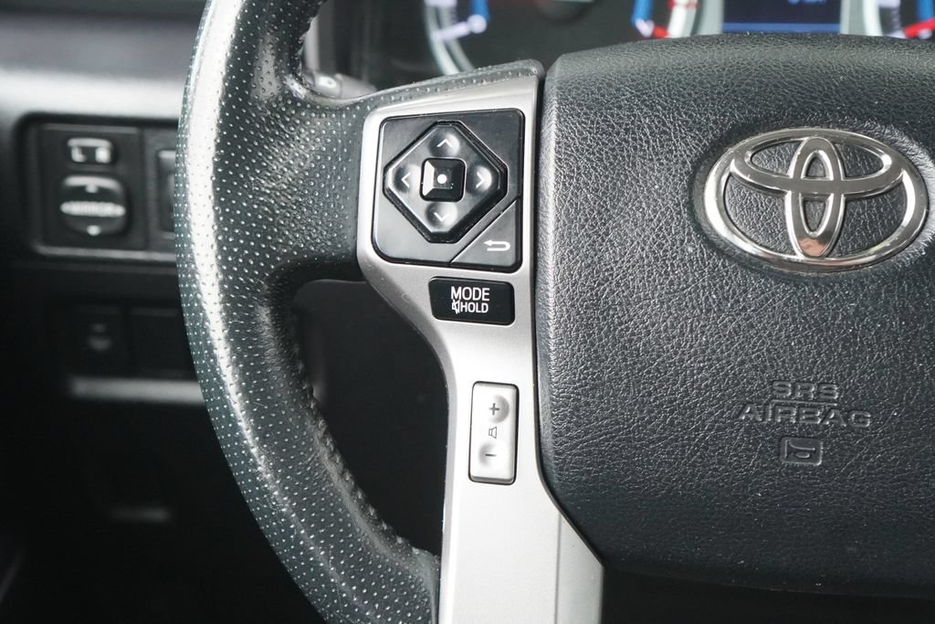 Used 2018 Toyota 4Runner SR5 AWD/4WD image 15