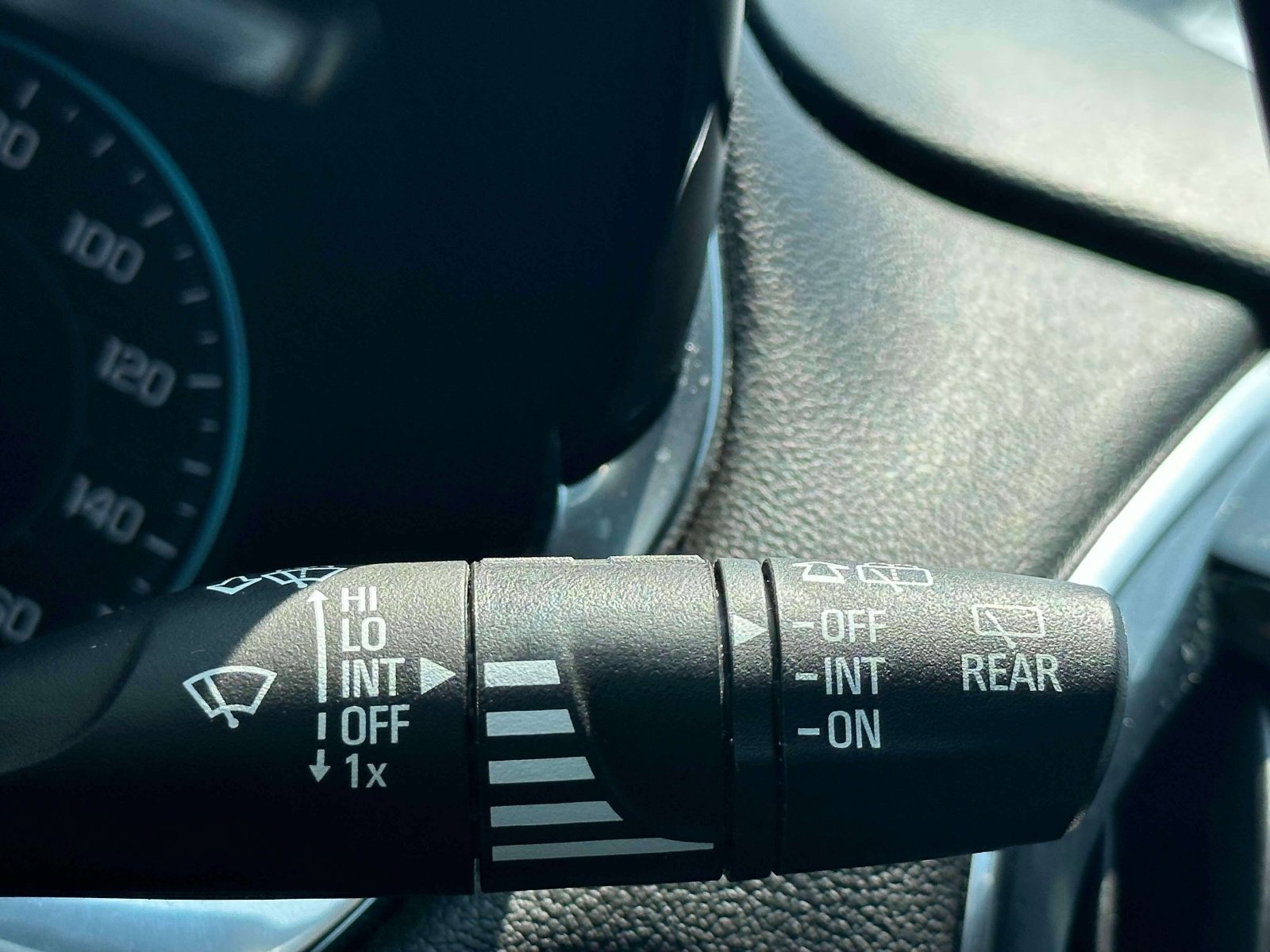 Used 2023 Chevrolet Traverse LT image 13