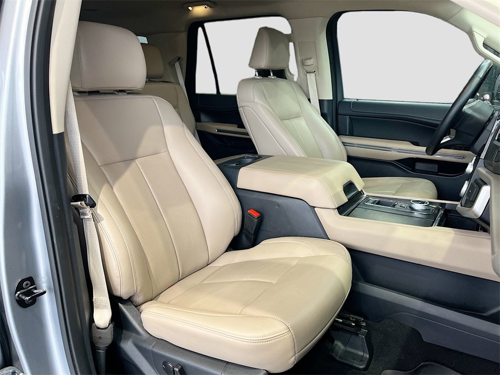 Used 2024 Ford Expedition XLT image 29