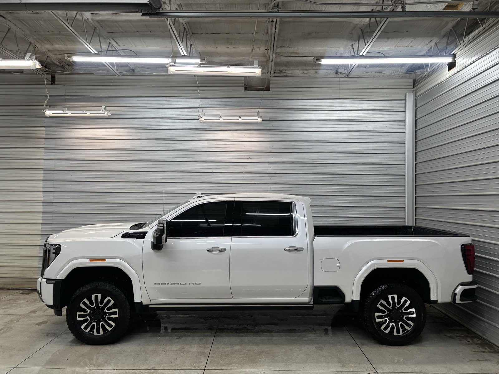 Used 2024 GMC Sierra 3500 Denali Ultimate image 10