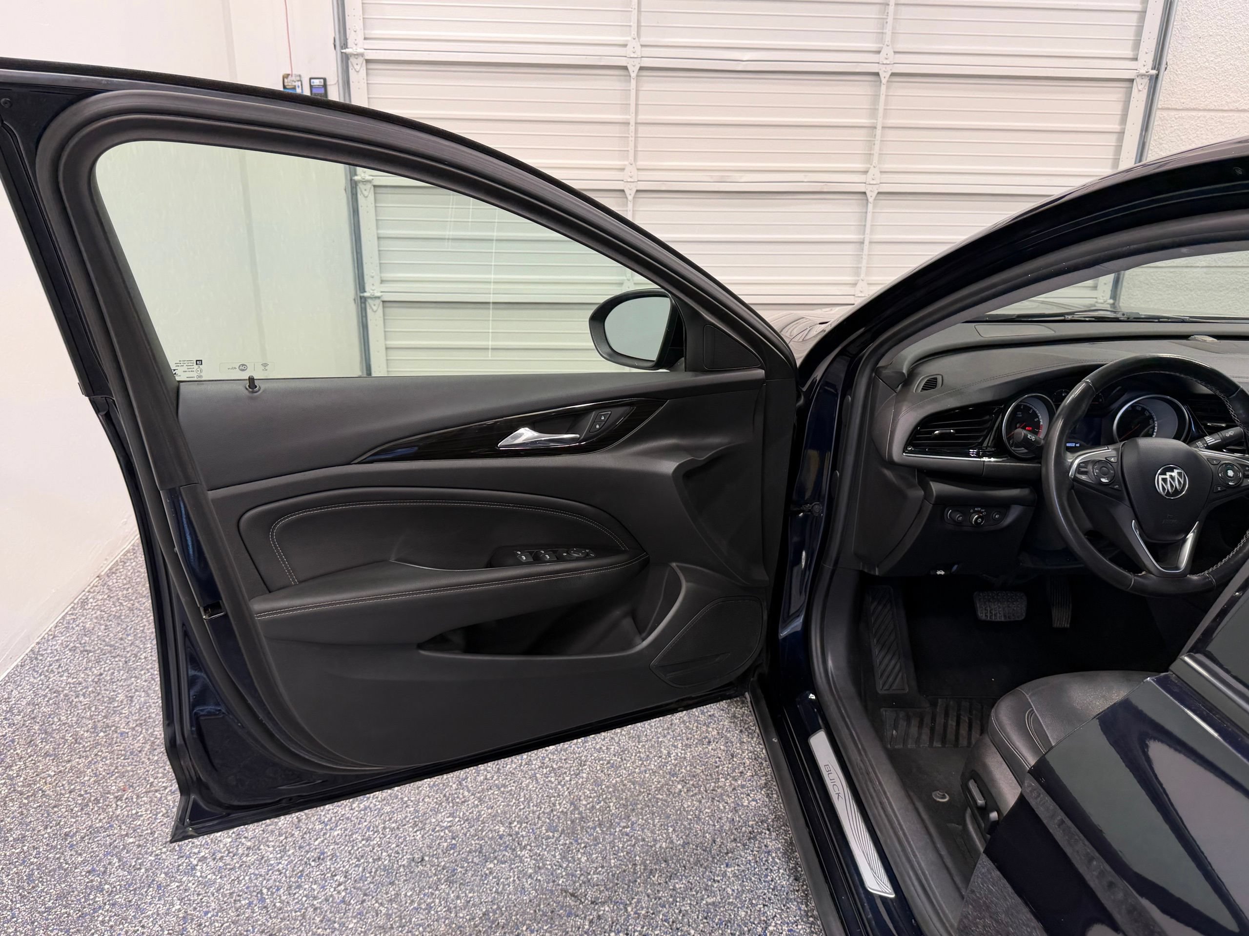 Used 2018 Buick Regal Essence FWD image 19