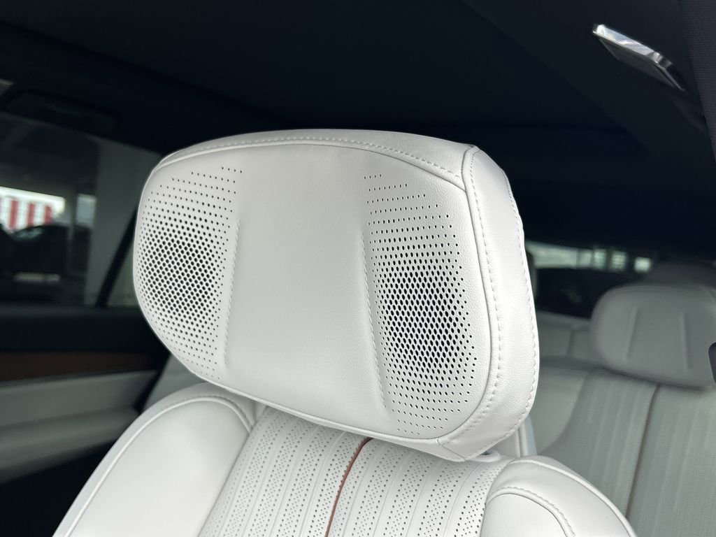 New 2026 Cadillac Vistiq Sport image 21