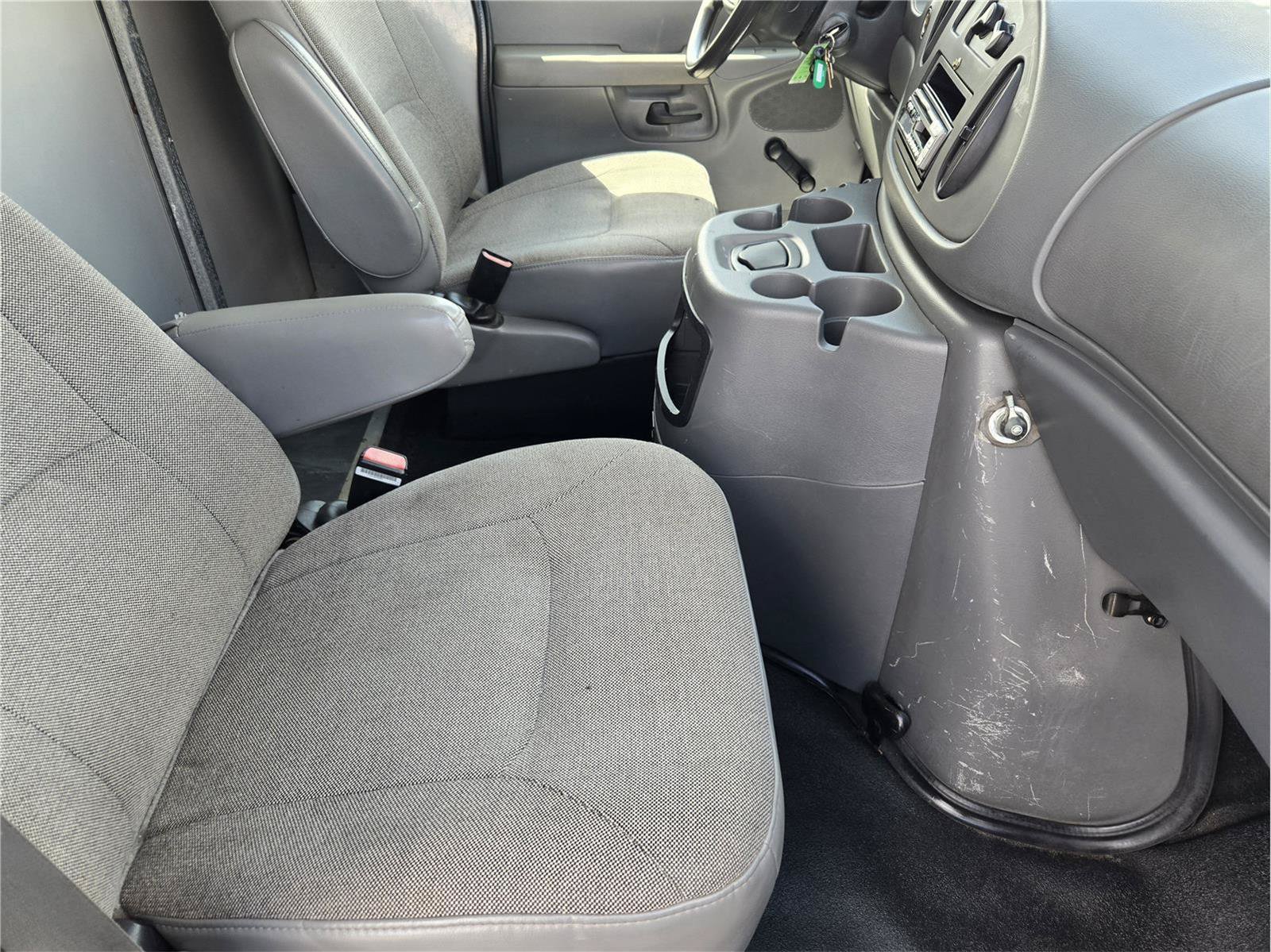 Used 2003 Ford E-350 and Econoline 350 Super Duty RWD image 15