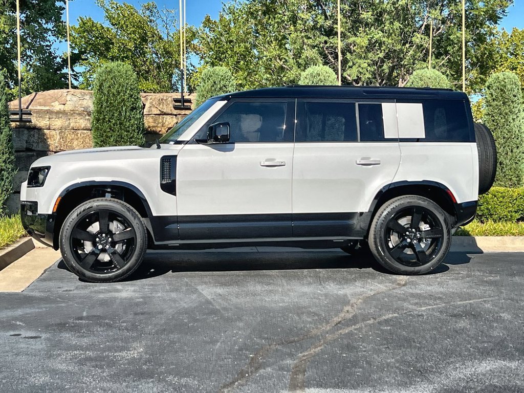 New 2026 Land Rover Defender 110 X-Dynamic SE AWD/4WD image 2