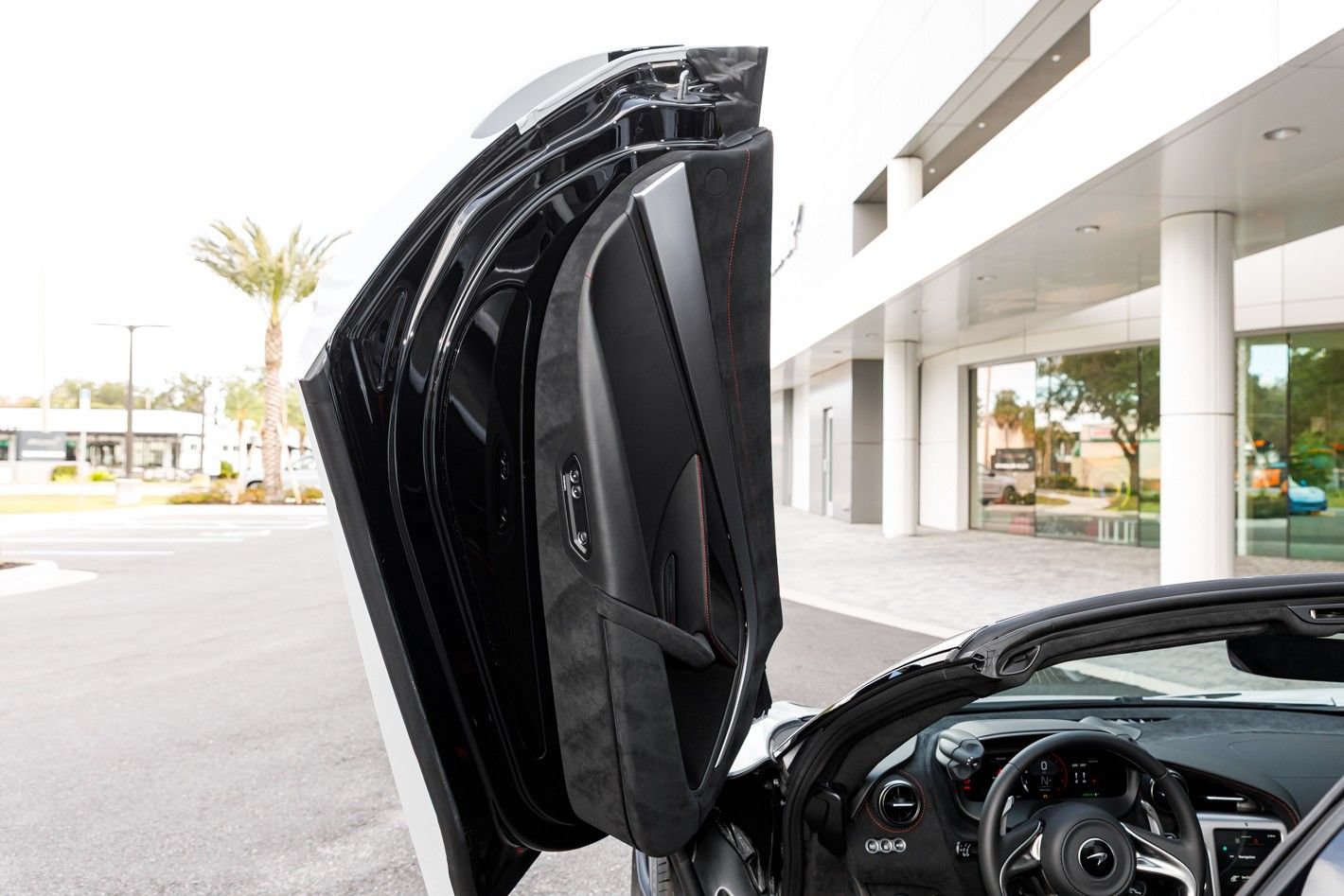 Used 2026 McLaren 750S Spider RWD image 27