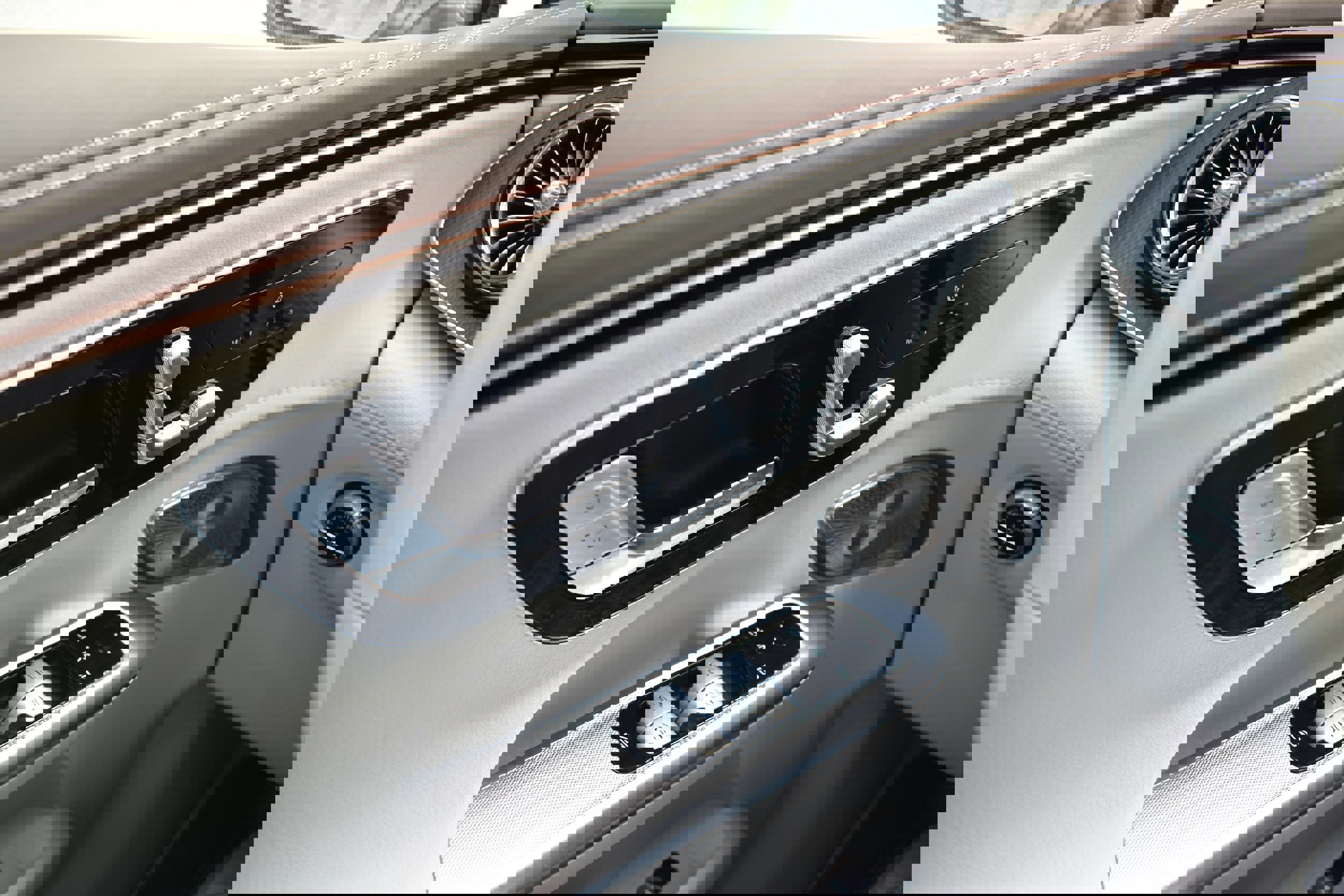 Used 2023 Mercedes-Benz EQE 500 4MATIC SUV image 31