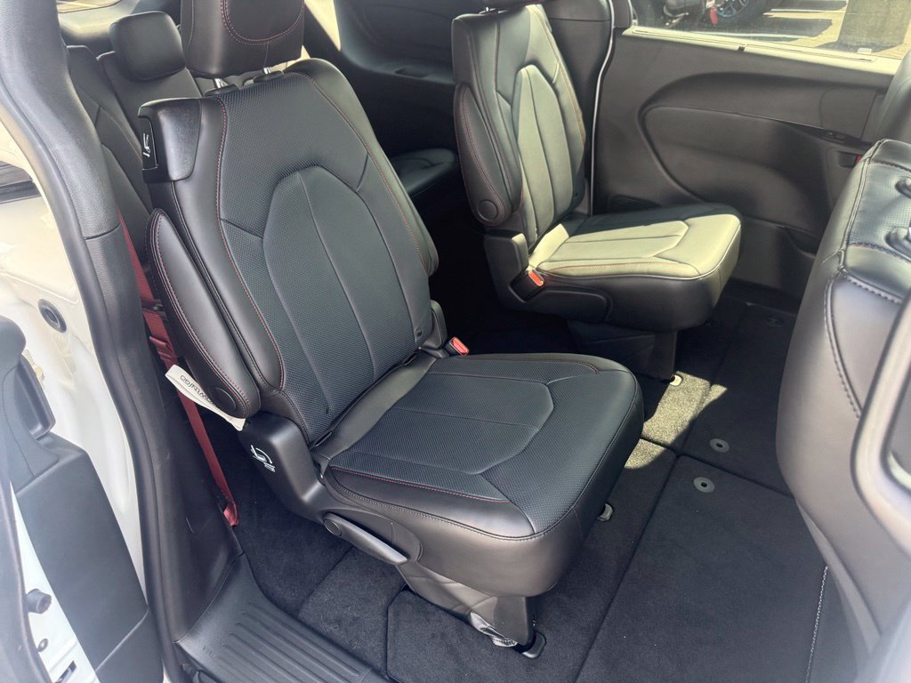 New 2027 Chrysler Pacifica Select FWD image 54
