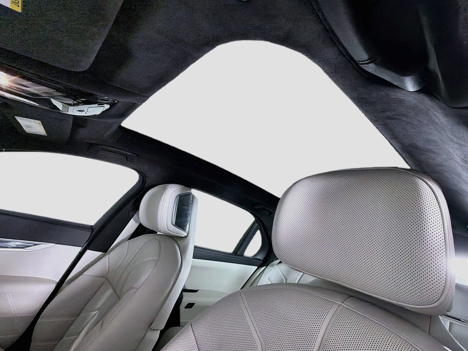 Certified 2024 BMW i7 eDrive50 w/ Executive Package RWD image 23
