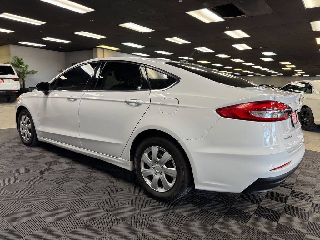 Used 2019 Ford Fusion S image 9