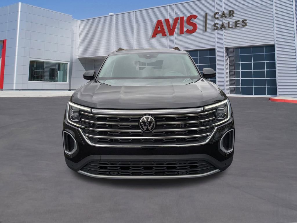 Used 2025 Volkswagen Atlas SE image 2