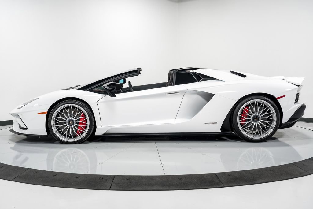 Used 2018 Lamborghini Aventador S image 6