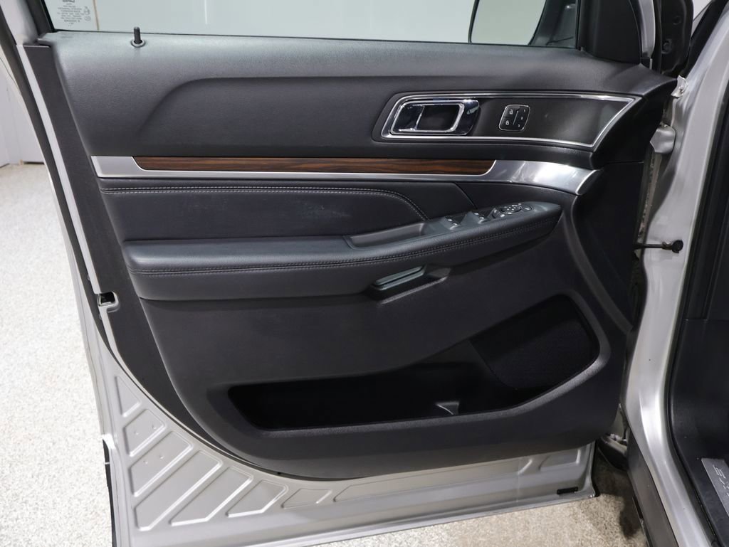 Used 2019 Ford Explorer Limited w/ Class III Trailer Tow Package image 13