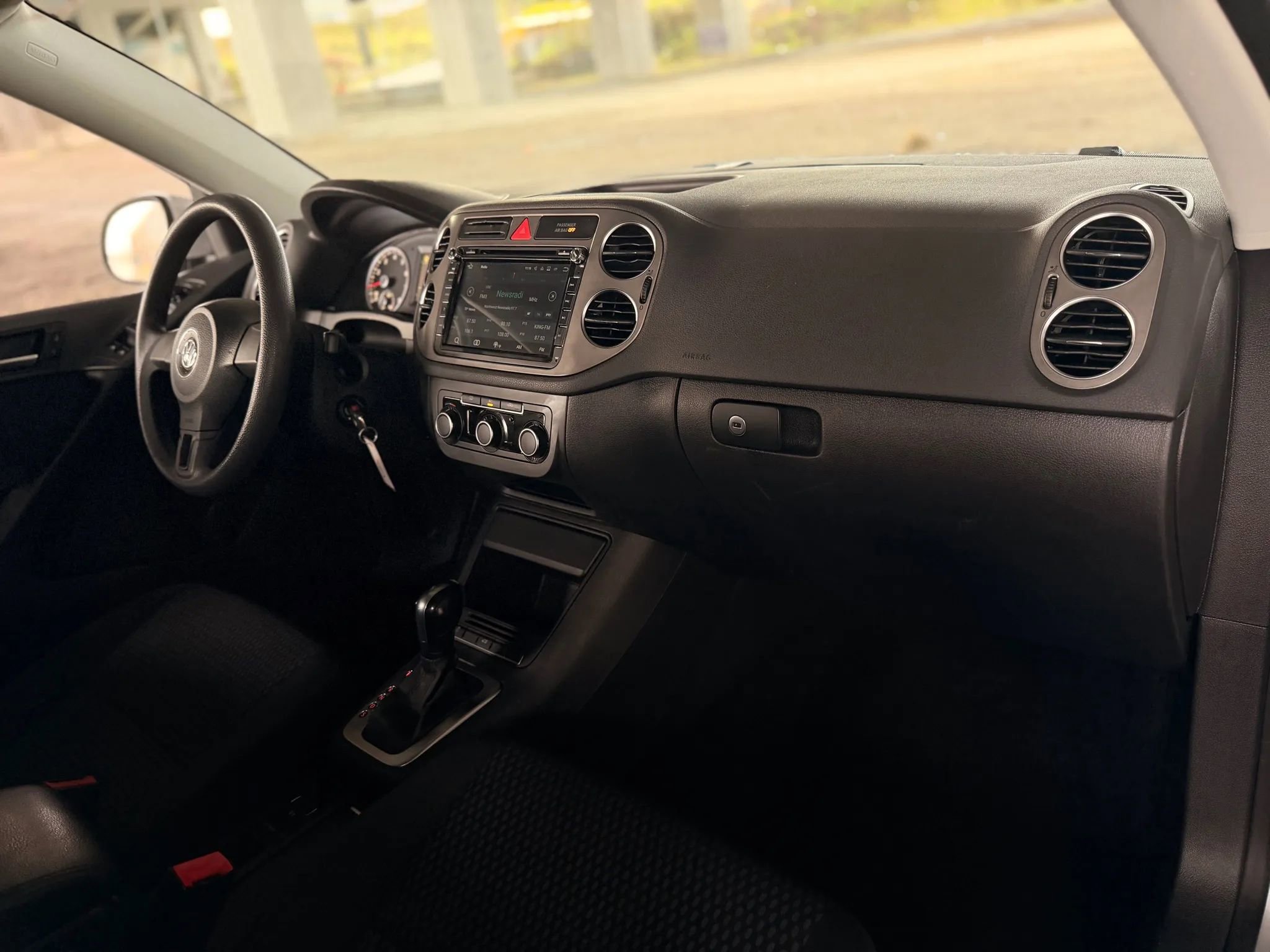 Used 2011 Volkswagen Tiguan S image 43