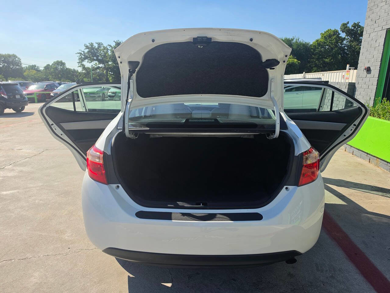 Used 2017 Toyota Corolla LE FWD image 25