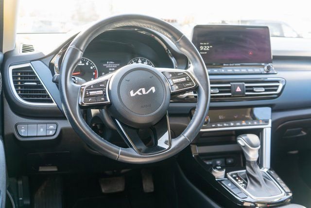 Used 2023 Kia Seltos S w/ Navigation Package AWD/4WD image 14