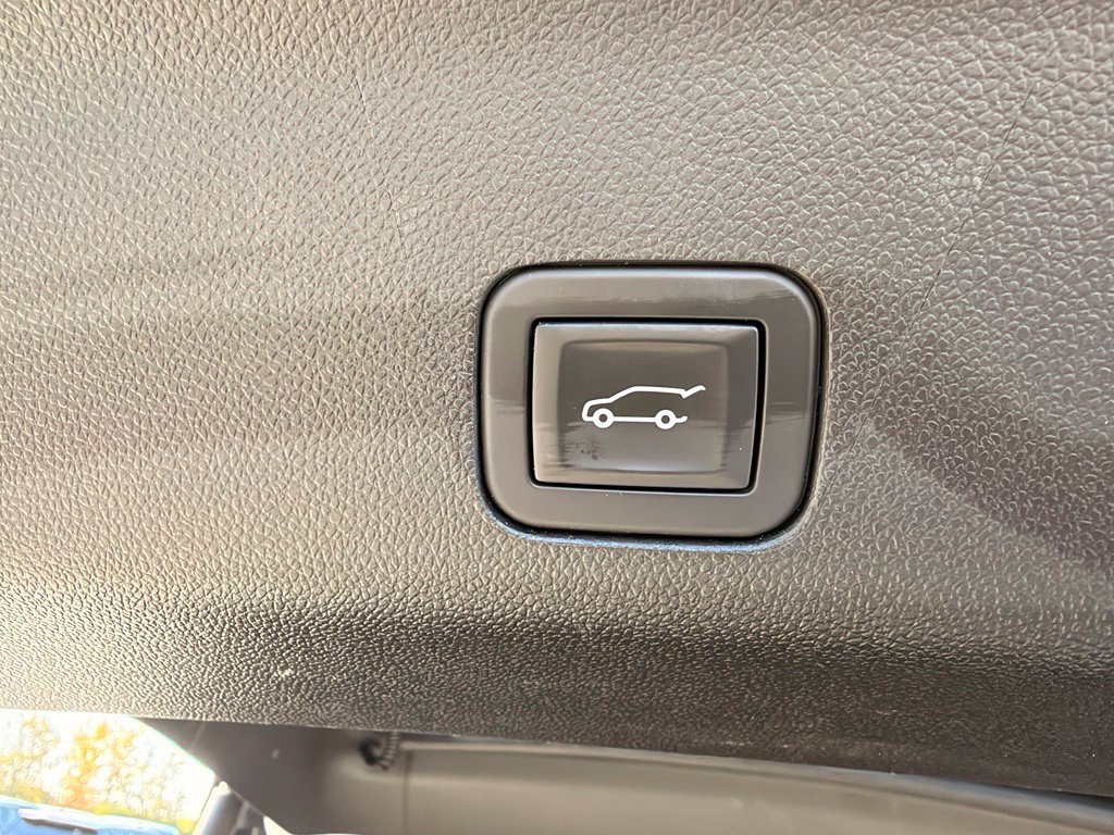 Used 2025 Chevrolet Tahoe LT AWD/4WD image 31