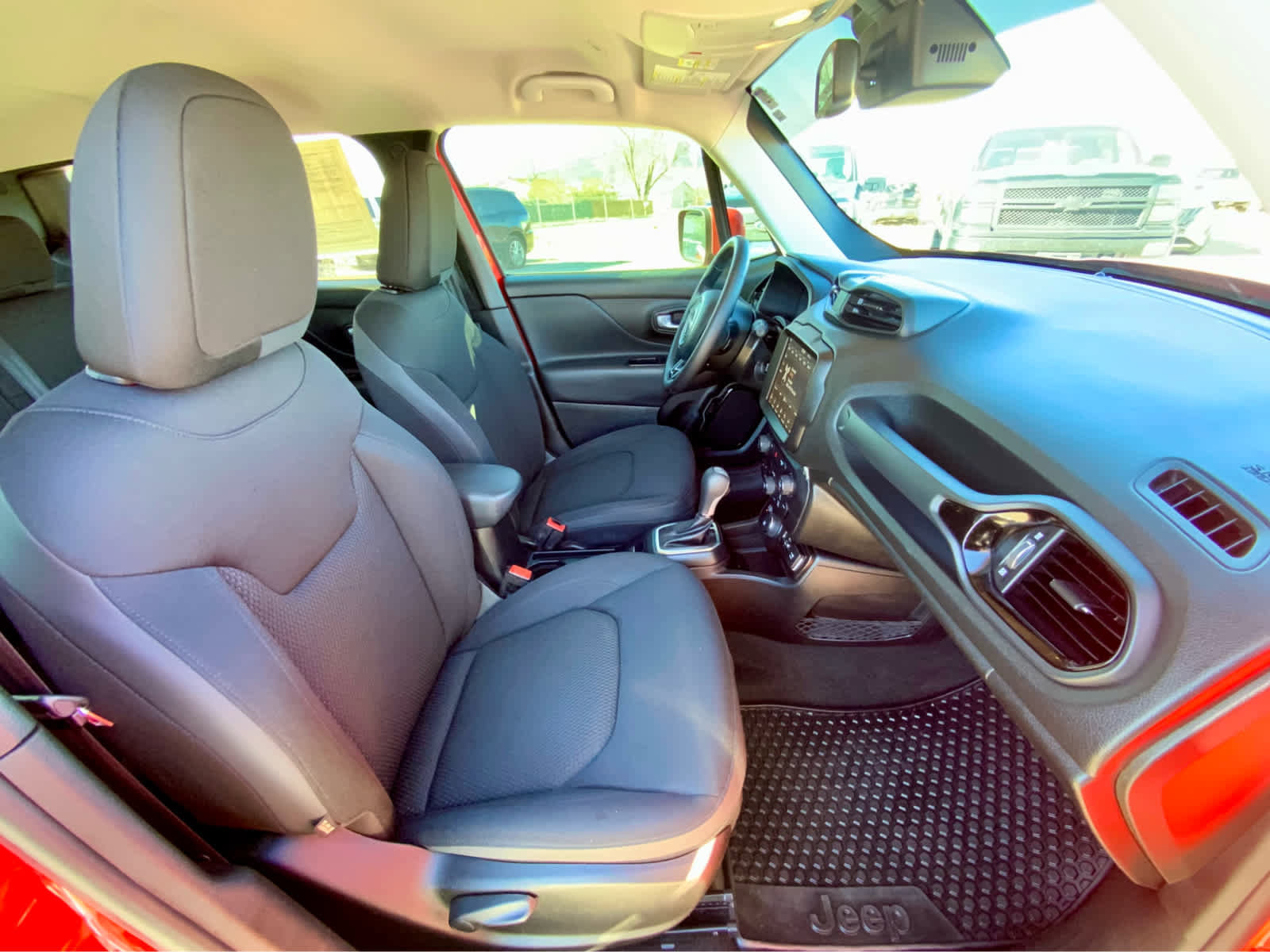 Used 2019 Jeep Renegade Altitude w/ UConnect 8.4 Nav Group image 22