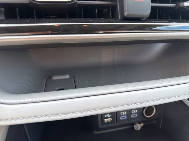 Used 2022 Toyota Highlander XLE AWD/4WD image 17