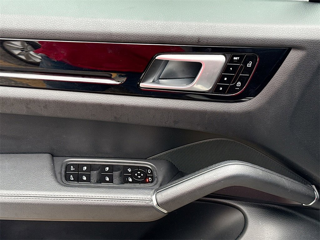 Used 2020 Porsche Cayenne Base w/ Premium Package image 19