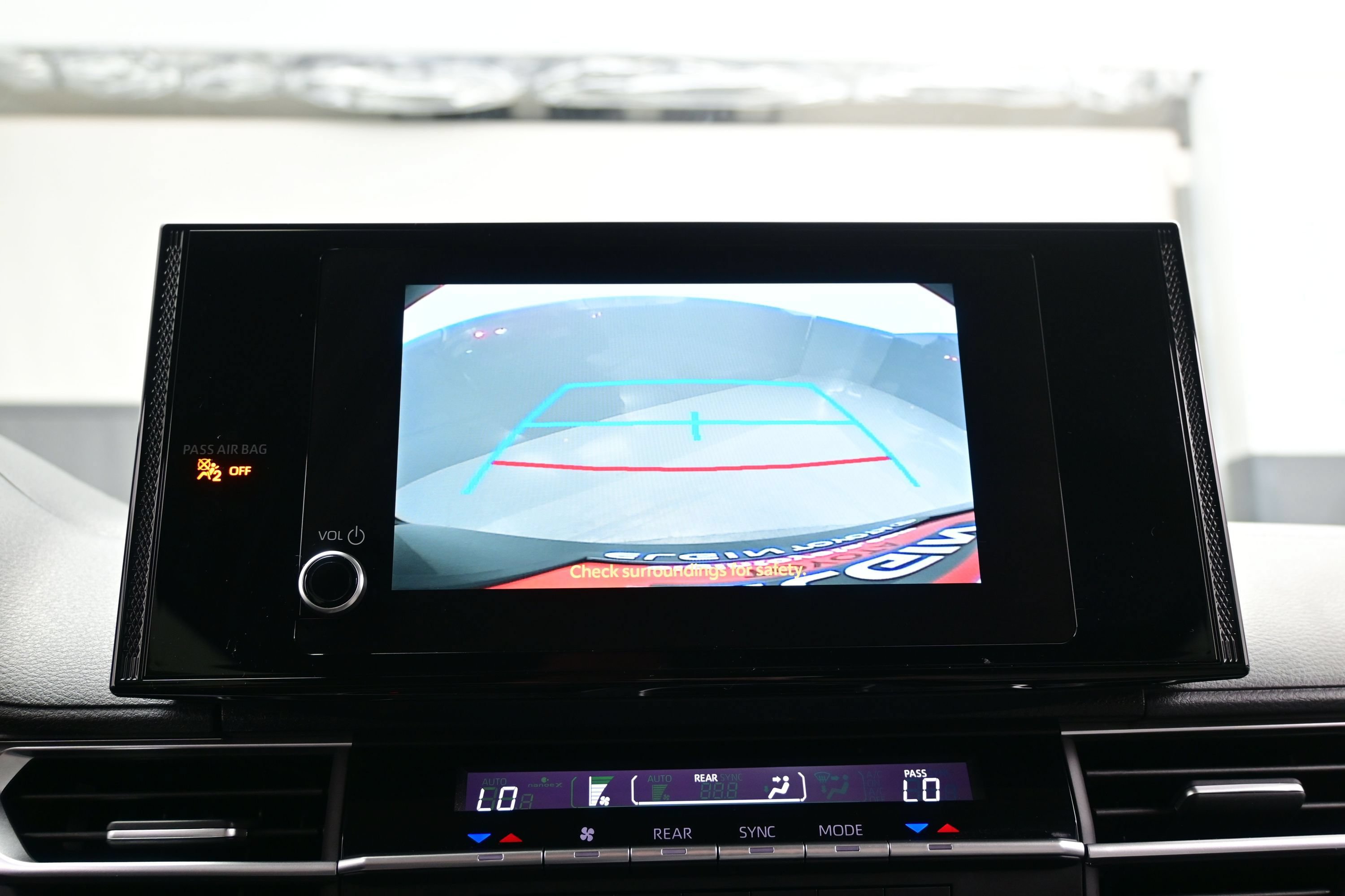 Used 2025 Toyota Sienna LE FWD image 19