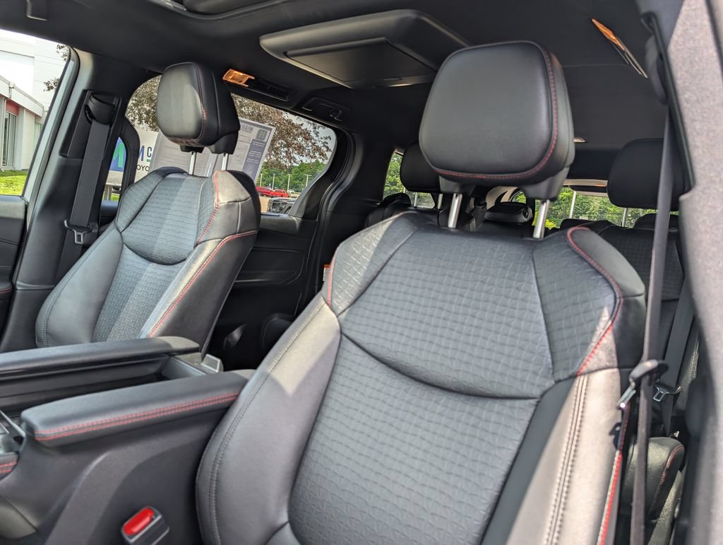 Used 2025 Toyota Sienna XSE w/ XSE Plus Package AWD/4WD image 19