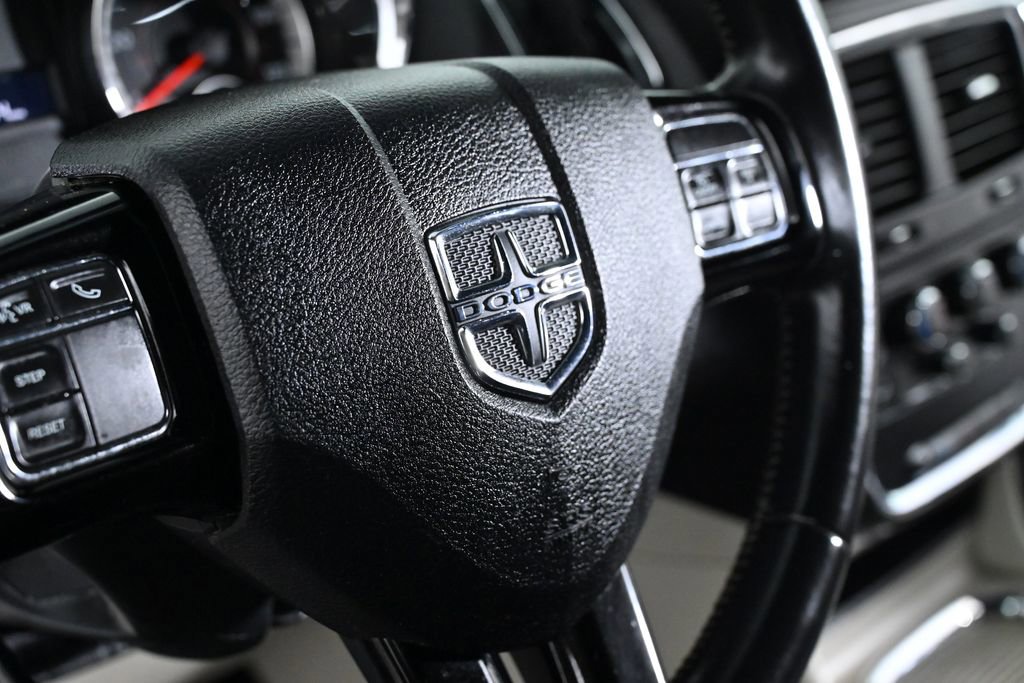 Used 2019 Dodge Grand Caravan SXT image 12