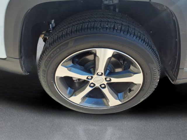 Used 2026 Jeep Grand Cherokee Limited AWD/4WD image 9