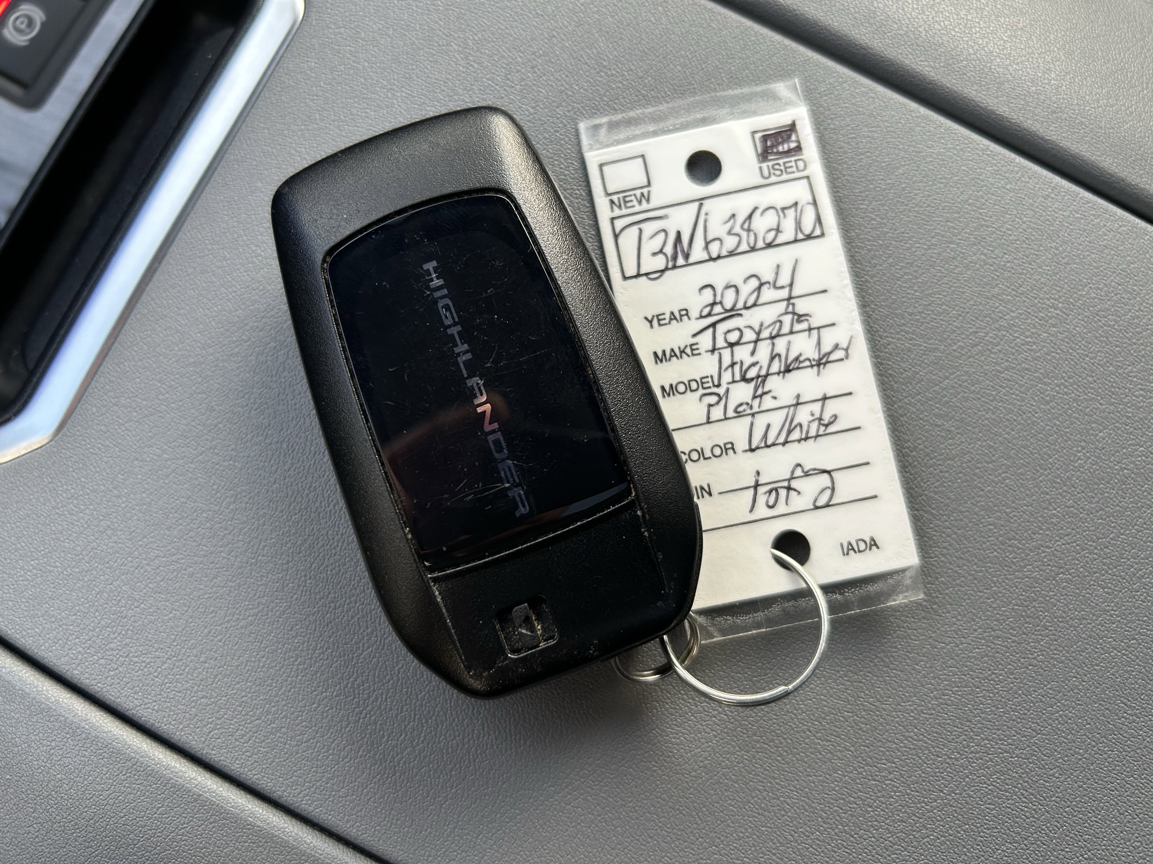 Used 2024 Toyota Highlander Platinum AWD/4WD image 40