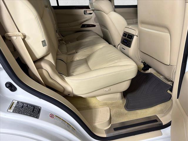 Used 2013 Lexus LX 570 4WD w/ Luxury Pkg w/Pre-crash image 17