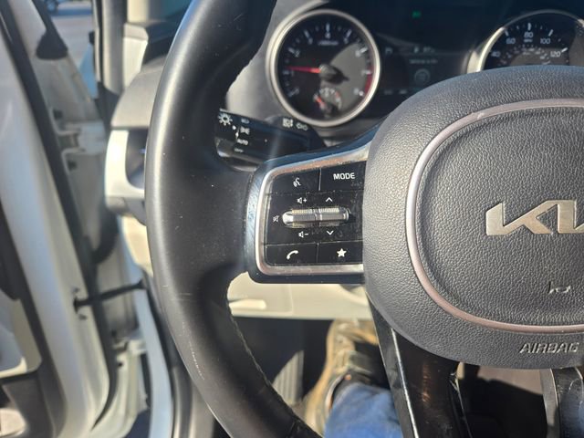 Used 2022 Kia Carnival LX FWD image 14