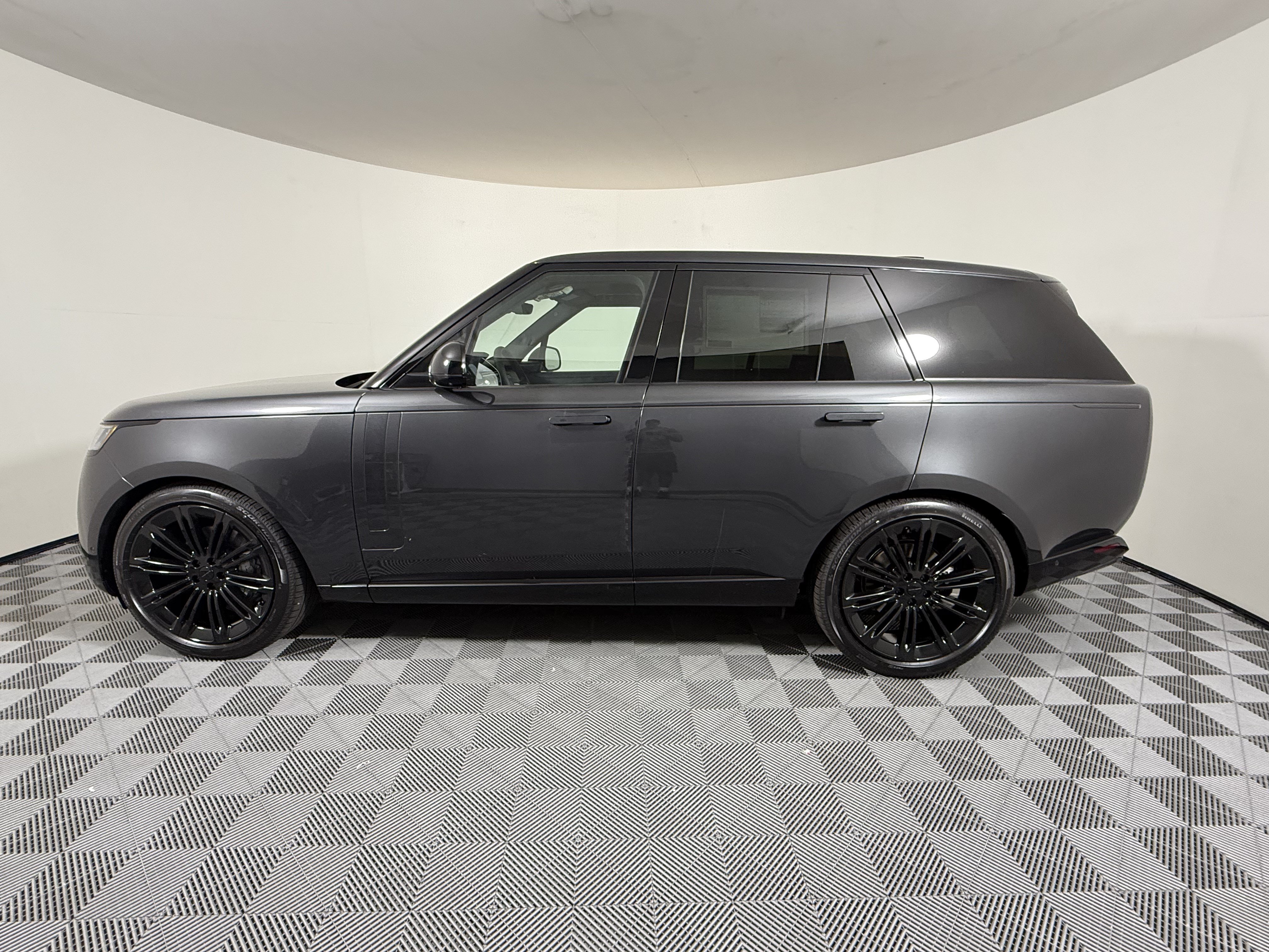 New 2026 Land Rover Range Rover SE AWD/4WD image 2