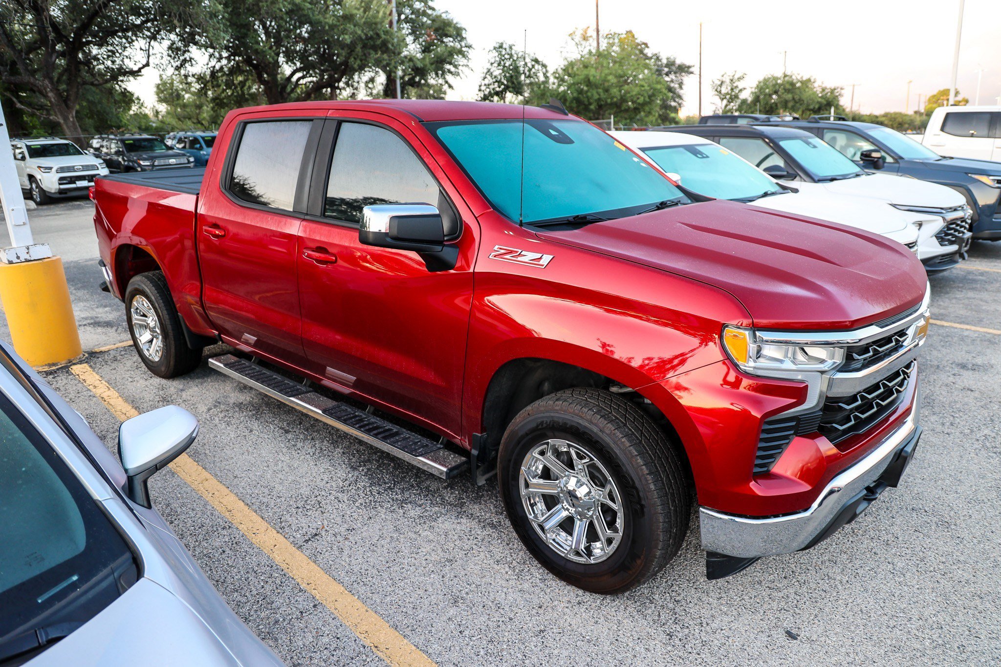 Used 2023 Chevrolet Silverado 1500 LT w/ Z71 Off-Road Package AWD/4WD image 7