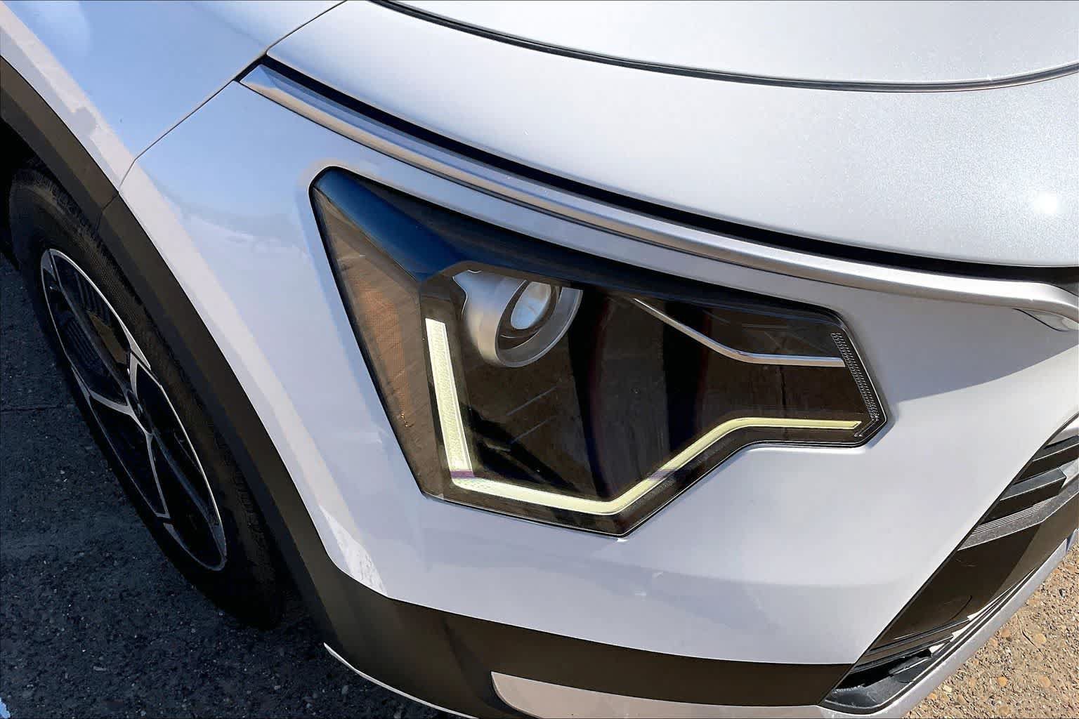 Certified 2024 Kia Niro EX FWD image 30