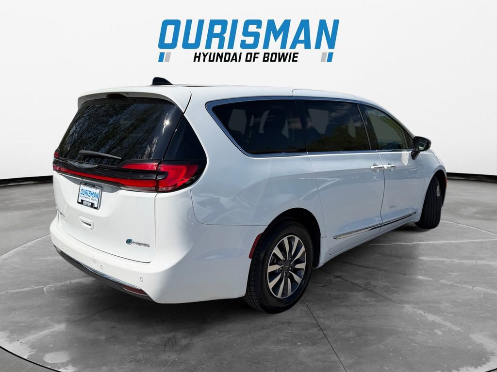 Used 2023 Chrysler Pacifica Limited image 6