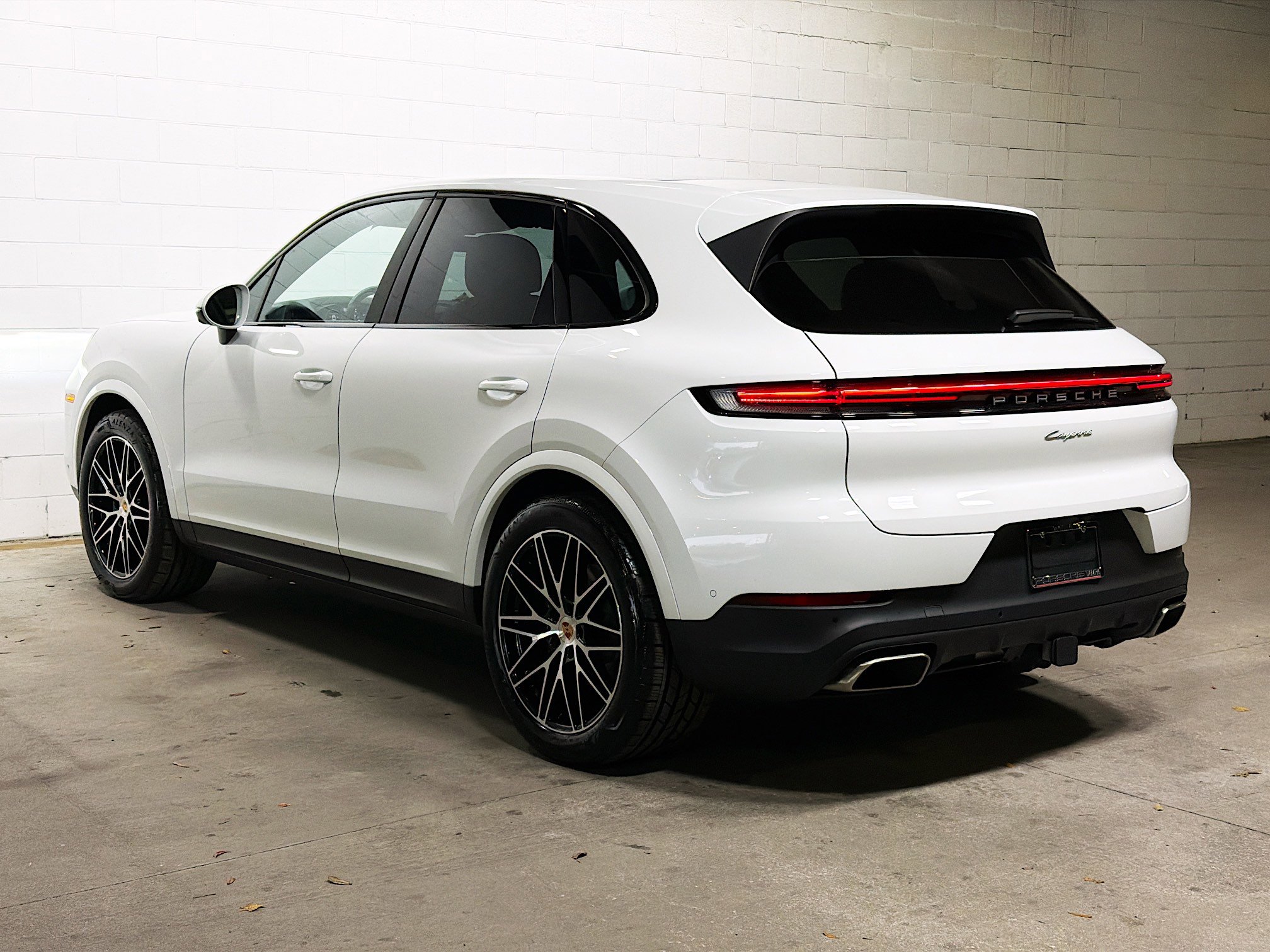 Certified 2025 Porsche Cayenne image 3