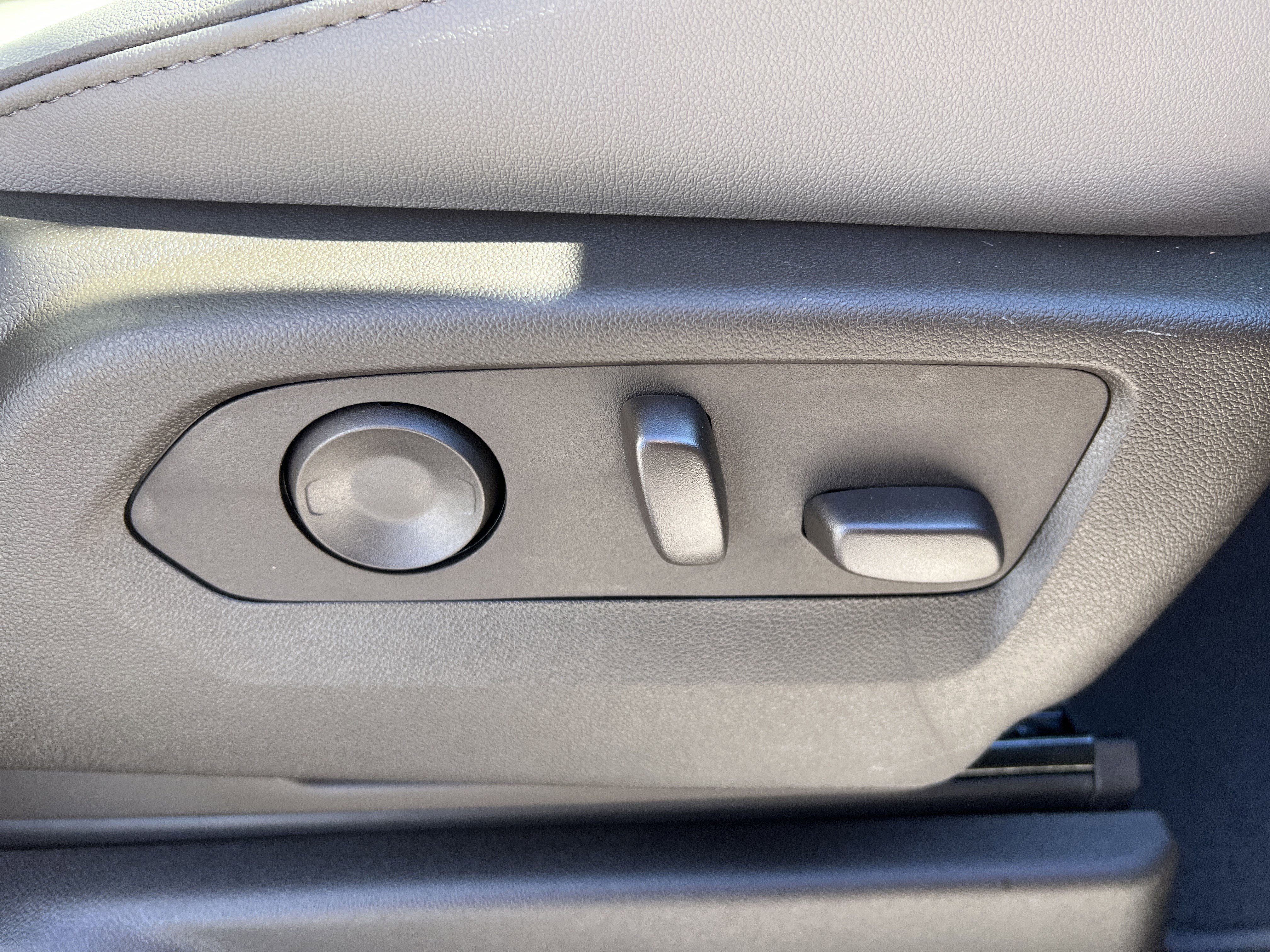 New 2026 GMC Yukon XL Elevation image 18