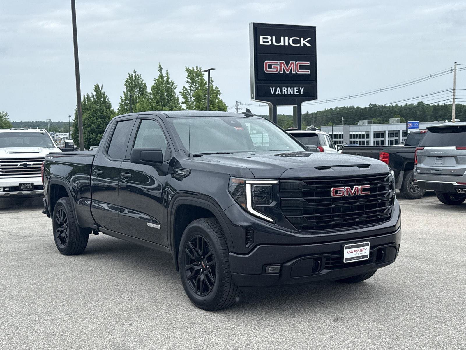 Used 2025 GMC Sierra 1500 Elevation AWD/4WD image 3