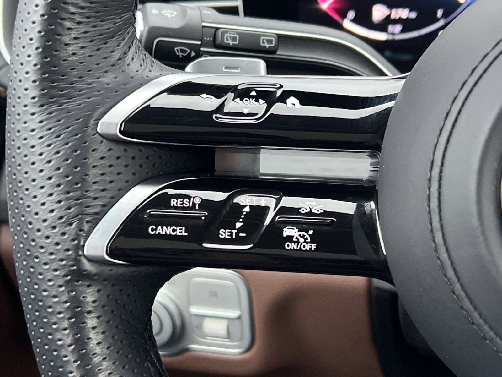 Used 2024 Mercedes-Benz GLS 450 4MATIC image 32