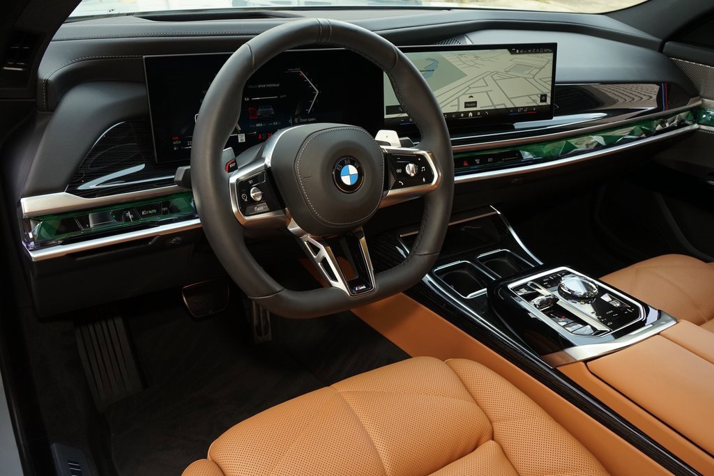 Used 2025 BMW 740i image 2