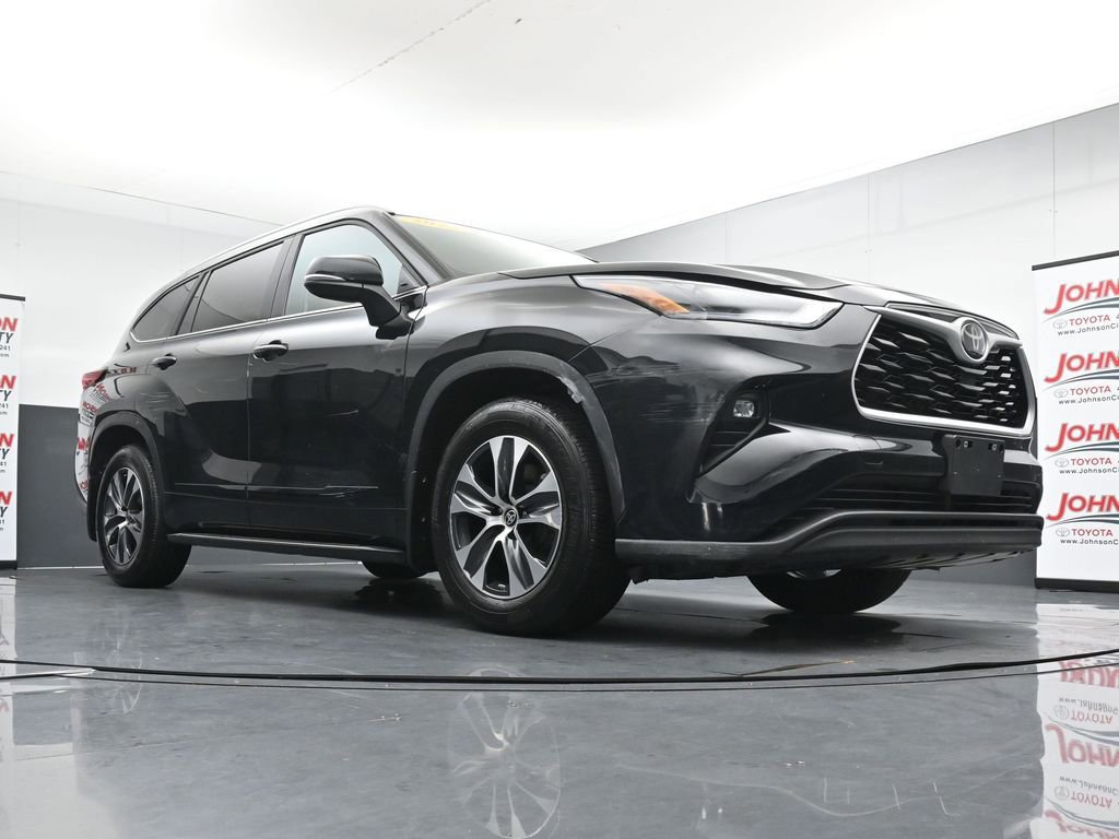 Used 2023 Toyota Highlander XLE AWD/4WD image 35
