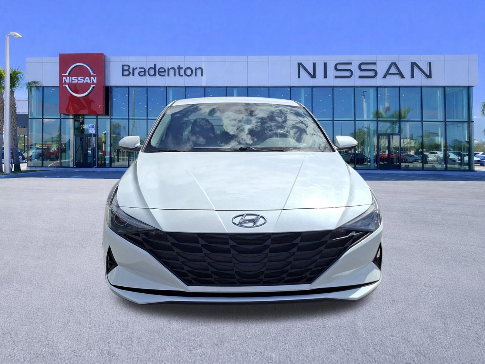 Used 2021 Hyundai Elantra SEL FWD image 2