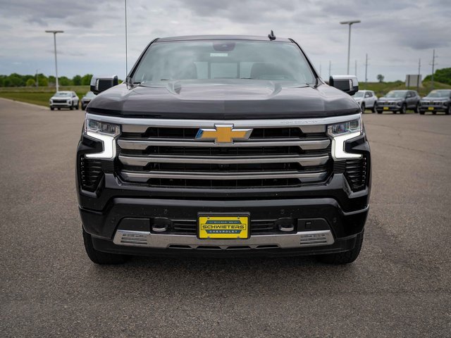 Used 2024 Chevrolet Silverado 1500 High Country w/ Technology Package image 2