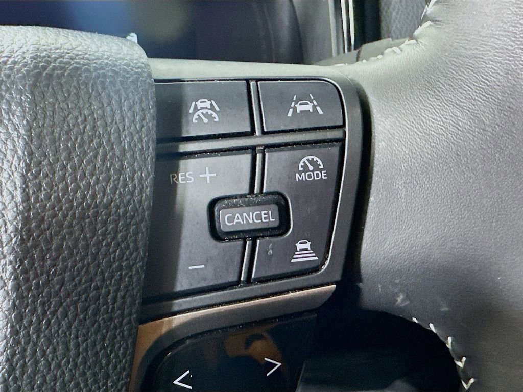 Used 2025 Toyota Camry SE w/ Convenience Package image 23