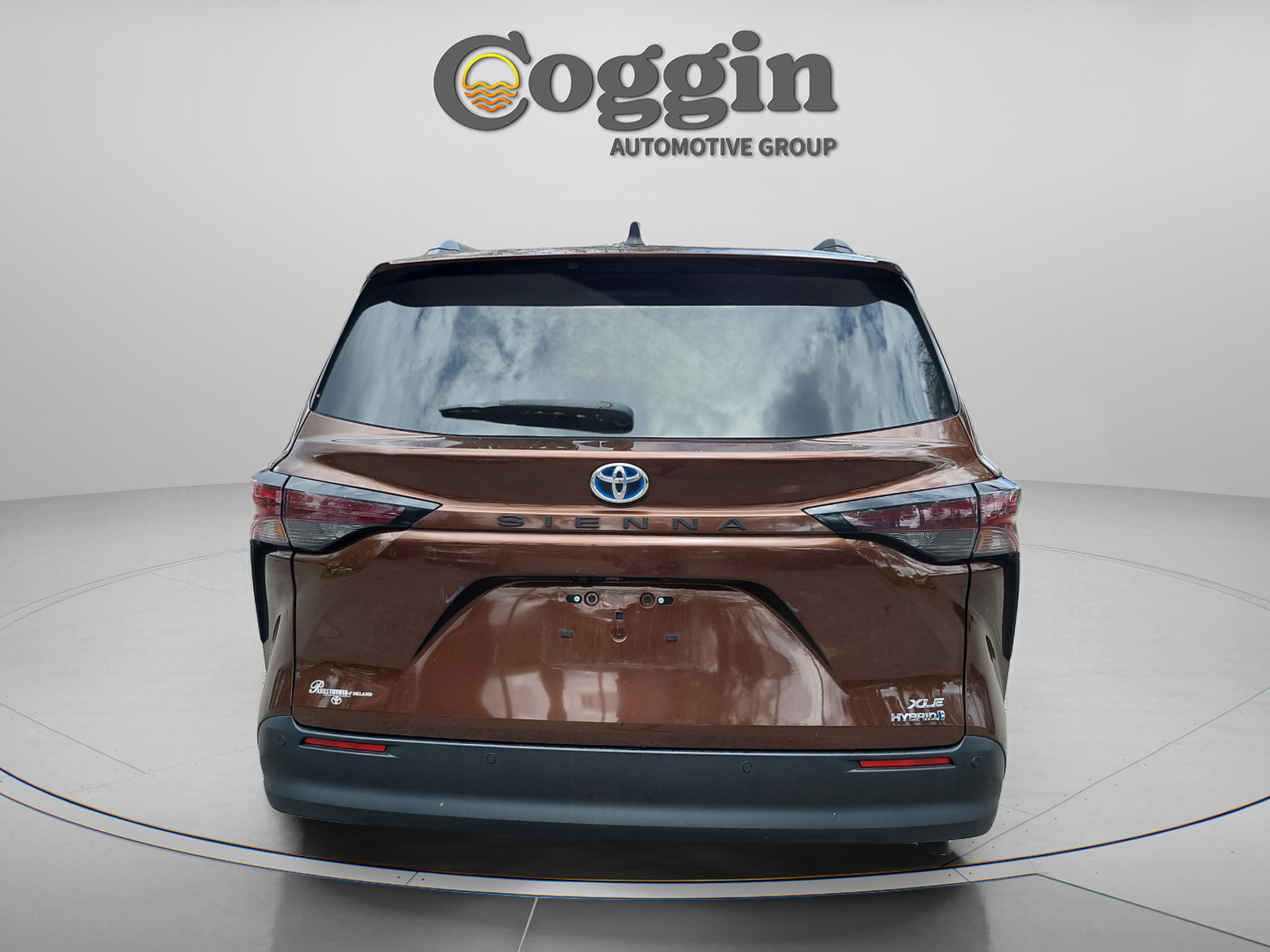 Used 2023 Toyota Sienna XLE image 4