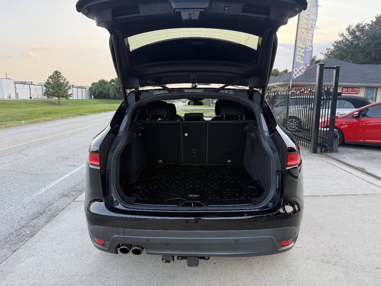 Used 2018 Jaguar F-PACE Premium AWD/4WD image 23