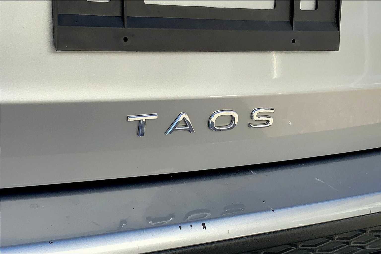 Used 2024 Volkswagen Taos SE image 29